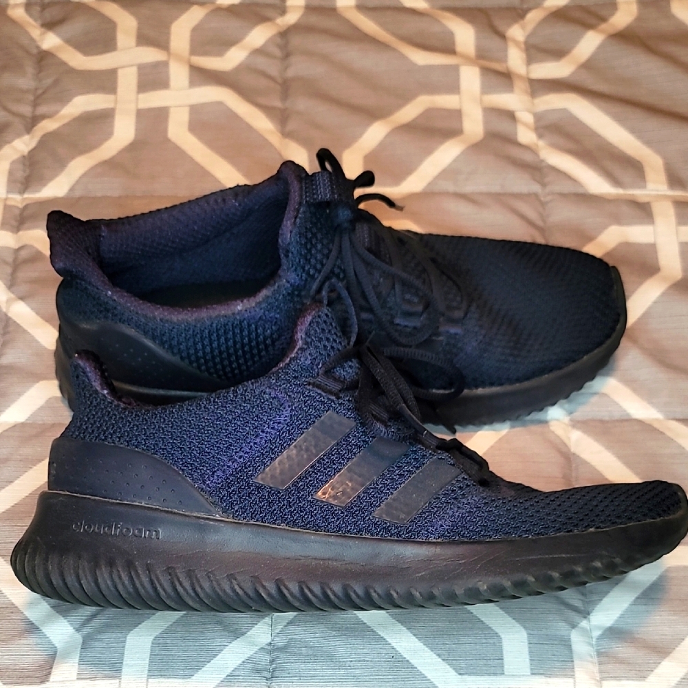 Men's Size 9 Adidas Cloadfoam Low Top Sneakers